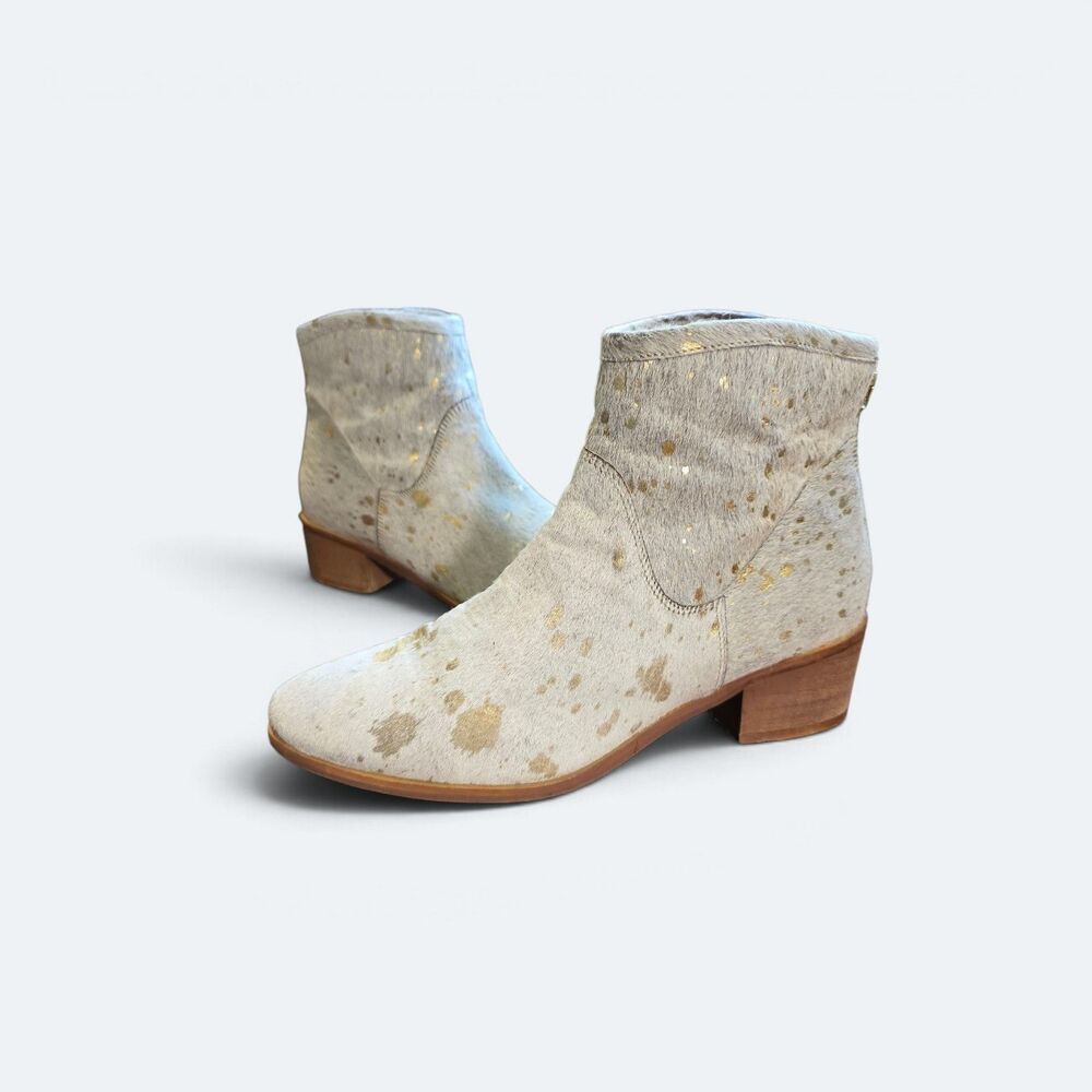 Coconuts by Matisse Beige Gold Spotted Pointed Toe Zip Ankle Bootie 8M